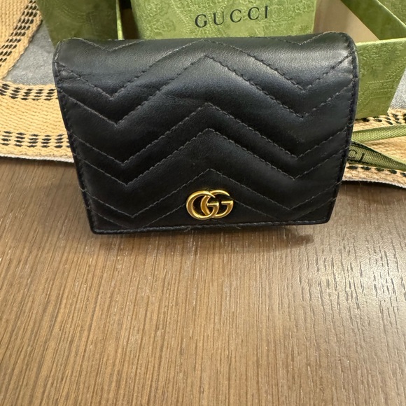 Gucci Black Chevron Leather Wallet - Picture 4 of 11